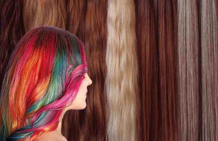 Donna dai capelli colorati