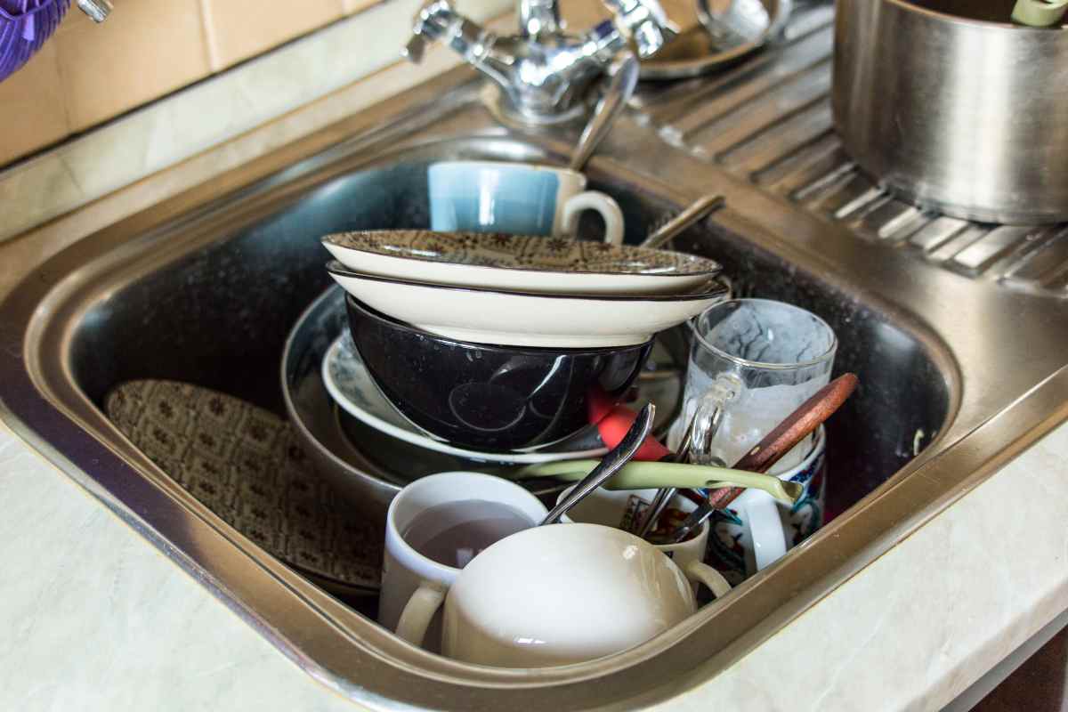 piatti sporchi nel lavello