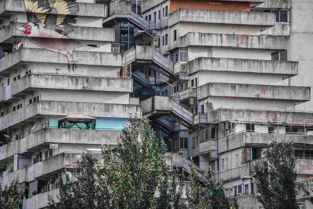 Il crollo del ballatoio a Scampia 