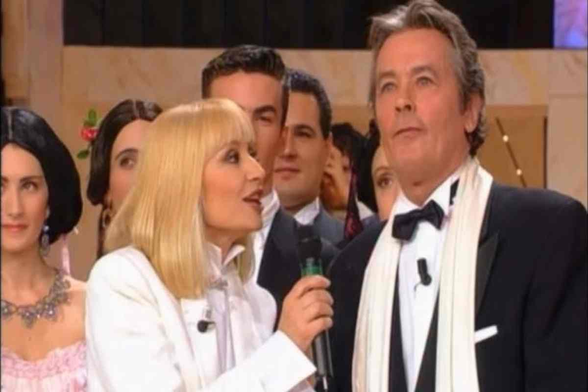 Alain Delon con Raffaella Carrà